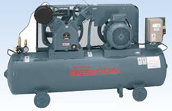 日立コンプレッサー　給油式　自動アンローダ式　5.5U-9.5VP5-200 (V)-50(Hz)